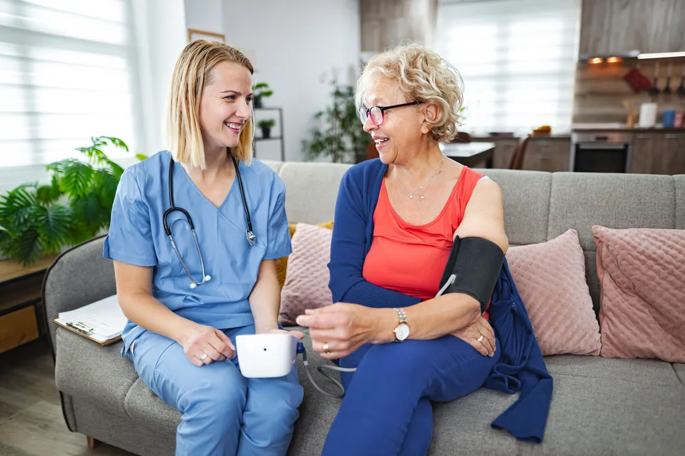 pflege-krankenschwester-froehlich